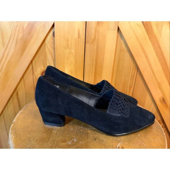 Mootsies Tootsies Shoes - Vintage 80’s 90’s Mootsies Tootsies ladies pointed toe heels pumps black size 6.